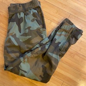 Women’s Levis Camo Jogger Pants